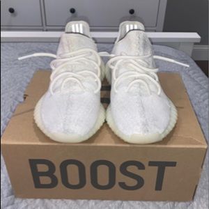 YEEZY BOOST 350 V2 TRIPLE WHITE